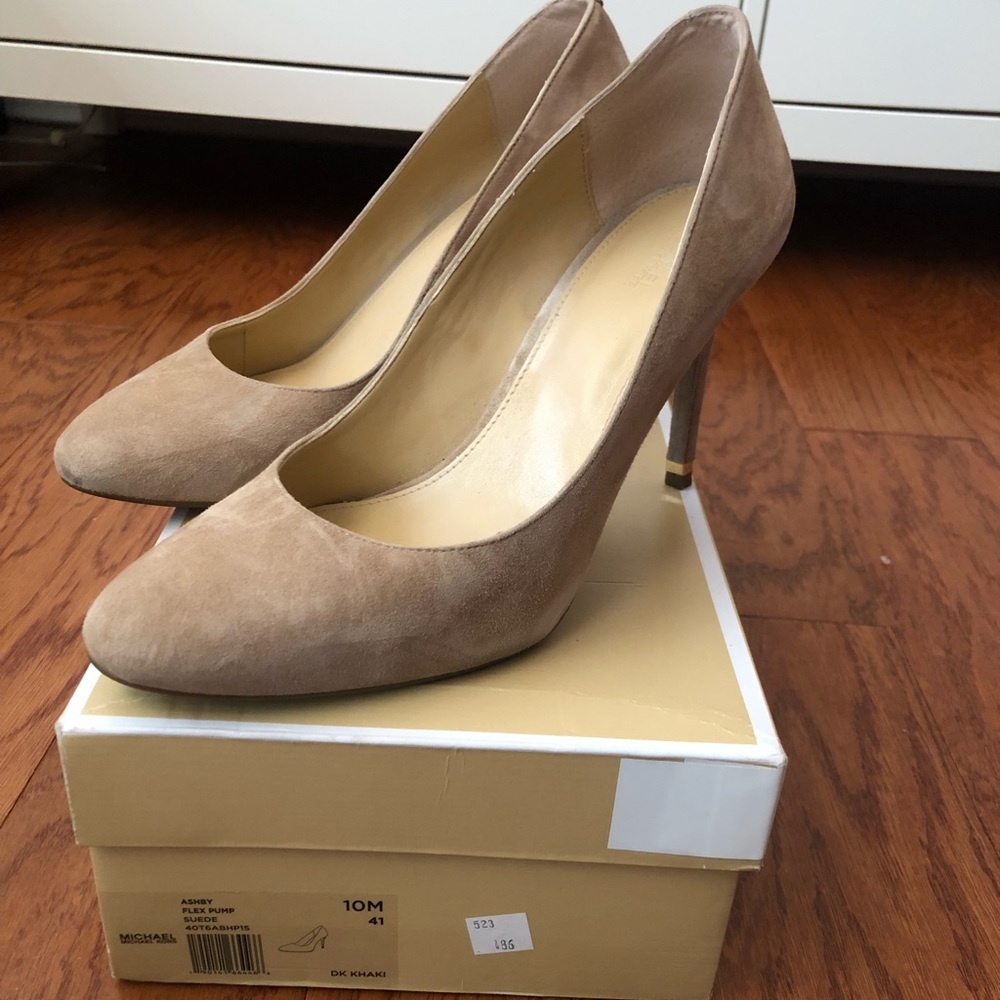 Michael Kors Closed toe heels- perfect for work!